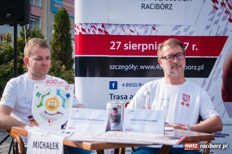 Zdjęcie w galerii na portalu naszraciborz.pl: Prezentacja koszulek, medalu i nagród, czyli konferencja prasowa III Rafako Półmaratonu Racibórz wiadomości z regionu