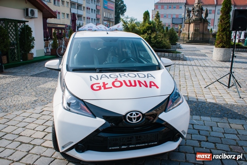 Zdjęcie w galerii na portalu naszraciborz.pl: Prezentacja koszulek, medalu i nagród, czyli konferencja prasowa III Rafako Półmaratonu Racibórz wiadomości z regionu