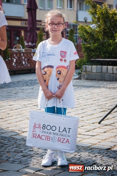 Zdjęcie w galerii na portalu naszraciborz.pl: Prezentacja koszulek, medalu i nagród, czyli konferencja prasowa III Rafako Półmaratonu Racibórz wiadomości z regionu