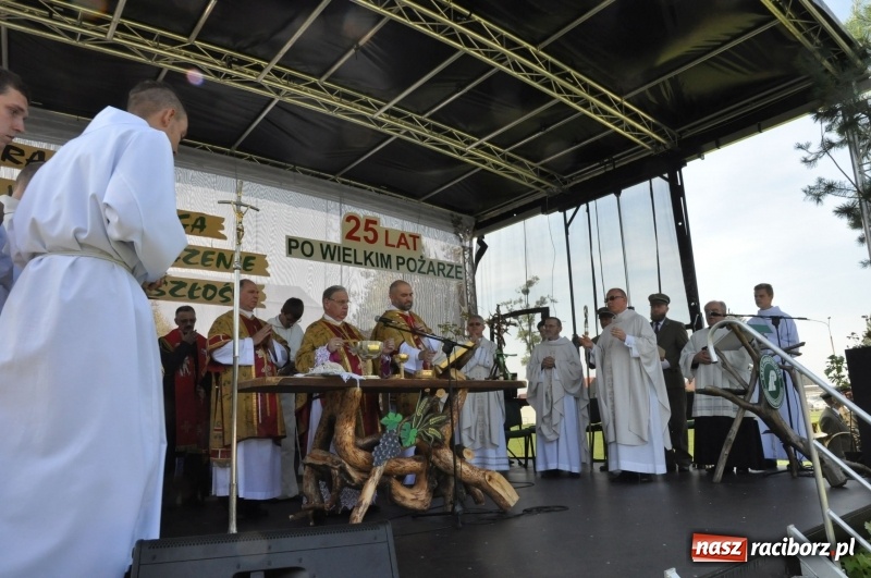 Zdjęcie w galerii na portalu naszraciborz.pl: 25 lat po wielkim pożarze. Uroczyste obchody w Kuźni Raciborskiej  wiadomości z regionu