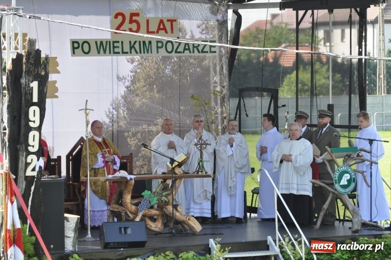 Zdjęcie w galerii na portalu naszraciborz.pl: 25 lat po wielkim pożarze. Uroczyste obchody w Kuźni Raciborskiej  wiadomości z regionu