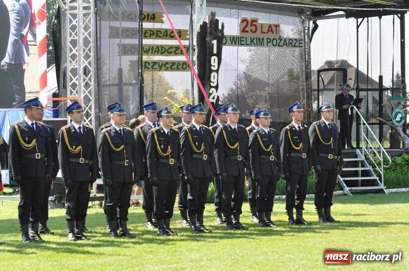 Zdjęcie w galerii na portalu naszraciborz.pl: 25 lat po wielkim pożarze. Uroczyste obchody w Kuźni Raciborskiej  wiadomości z regionu