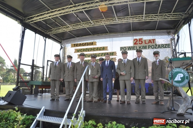Zdjęcie w galerii na portalu naszraciborz.pl: 25 lat po wielkim pożarze. Uroczyste obchody w Kuźni Raciborskiej  wiadomości z regionu