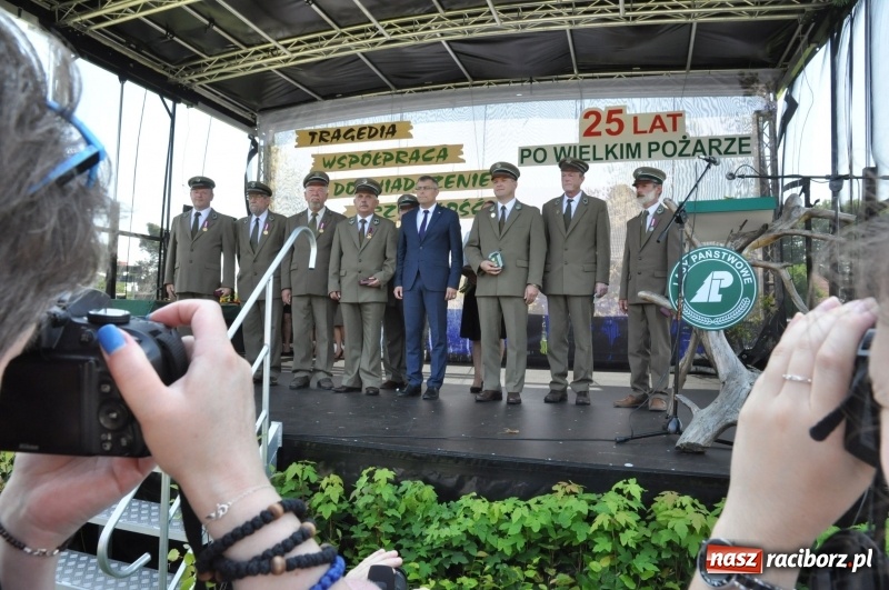 Zdjęcie w galerii na portalu naszraciborz.pl: 25 lat po wielkim pożarze. Uroczyste obchody w Kuźni Raciborskiej  wiadomości z regionu