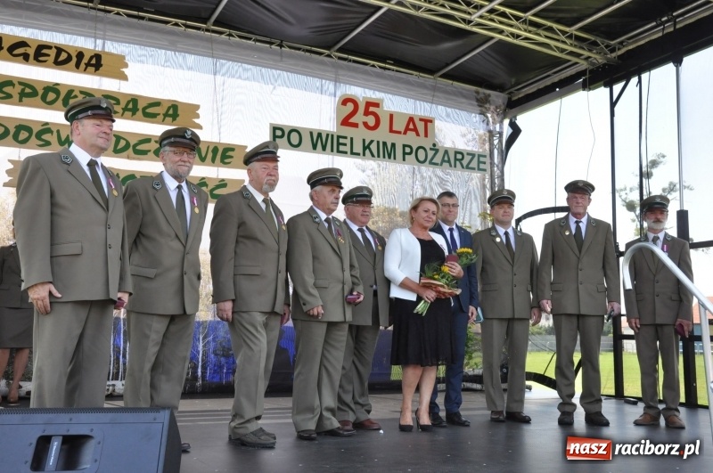 Zdjęcie w galerii na portalu naszraciborz.pl: 25 lat po wielkim pożarze. Uroczyste obchody w Kuźni Raciborskiej  wiadomości z regionu