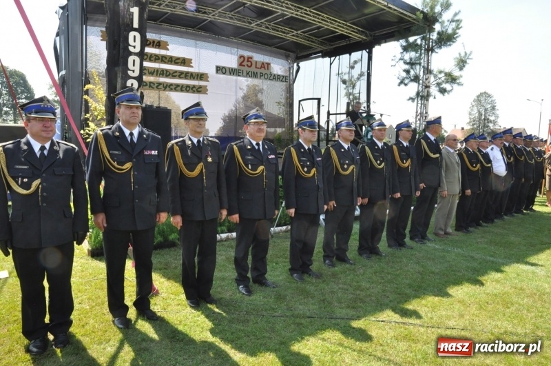 Zdjęcie w galerii na portalu naszraciborz.pl: 25 lat po wielkim pożarze. Uroczyste obchody w Kuźni Raciborskiej  wiadomości z regionu