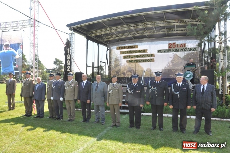 Zdjęcie w galerii na portalu naszraciborz.pl: 25 lat po wielkim pożarze. Uroczyste obchody w Kuźni Raciborskiej  wiadomości z regionu