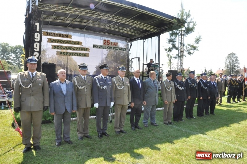 Zdjęcie w galerii na portalu naszraciborz.pl: 25 lat po wielkim pożarze. Uroczyste obchody w Kuźni Raciborskiej  wiadomości z regionu