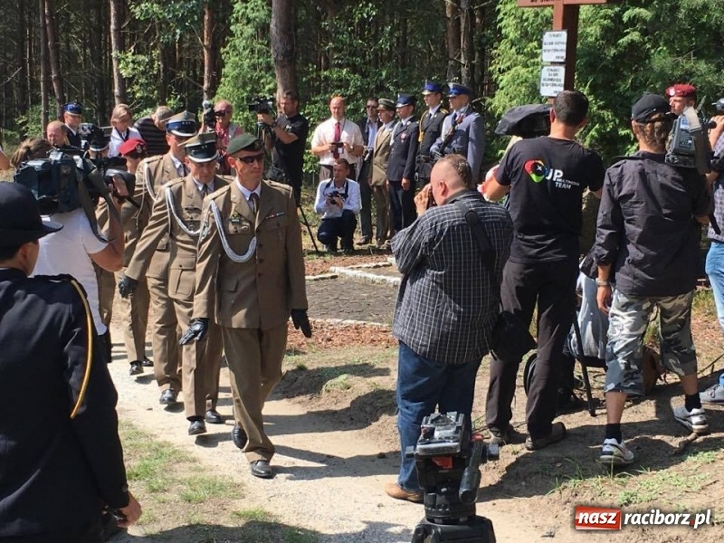 Zdjęcie w galerii na portalu naszraciborz.pl: 25 lat po wielkim pożarze. Uroczyste obchody w Kuźni Raciborskiej  wiadomości z regionu