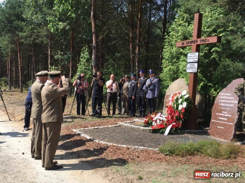 Zdjęcie w galerii na portalu naszraciborz.pl: 25 lat po wielkim pożarze. Uroczyste obchody w Kuźni Raciborskiej  wiadomości z regionu