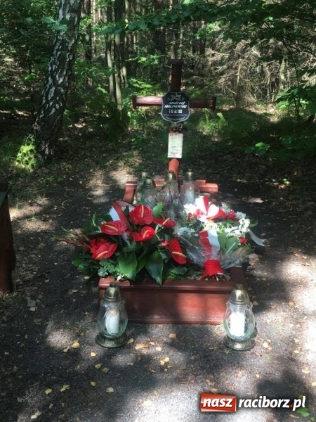 Zdjęcie w galerii na portalu naszraciborz.pl: 25 lat po wielkim pożarze. Uroczyste obchody w Kuźni Raciborskiej  wiadomości z regionu