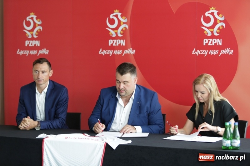 Zdjęcie w galerii na portalu naszraciborz.pl: Blachotrapez przedłużył kontrakt z Reprezentacją Polski  wiadomości z regionu