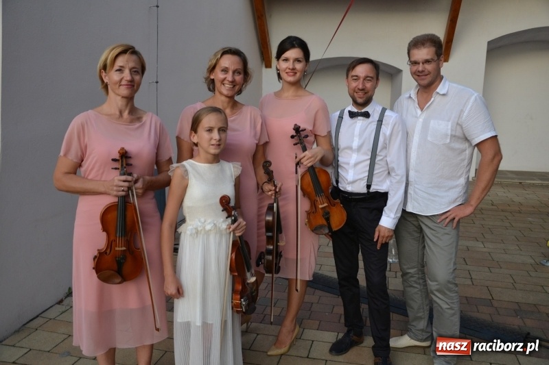 Zdjęcie w galerii na portalu naszraciborz.pl: Wieczór muzyki klasycznej na Festiwalu Kultury Chrześcijańskiej na Zamku Piastowskim  wiadomości z regionu