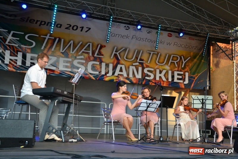 Zdjęcie w galerii na portalu naszraciborz.pl: Wieczór muzyki klasycznej na Festiwalu Kultury Chrześcijańskiej na Zamku Piastowskim  wiadomości z regionu