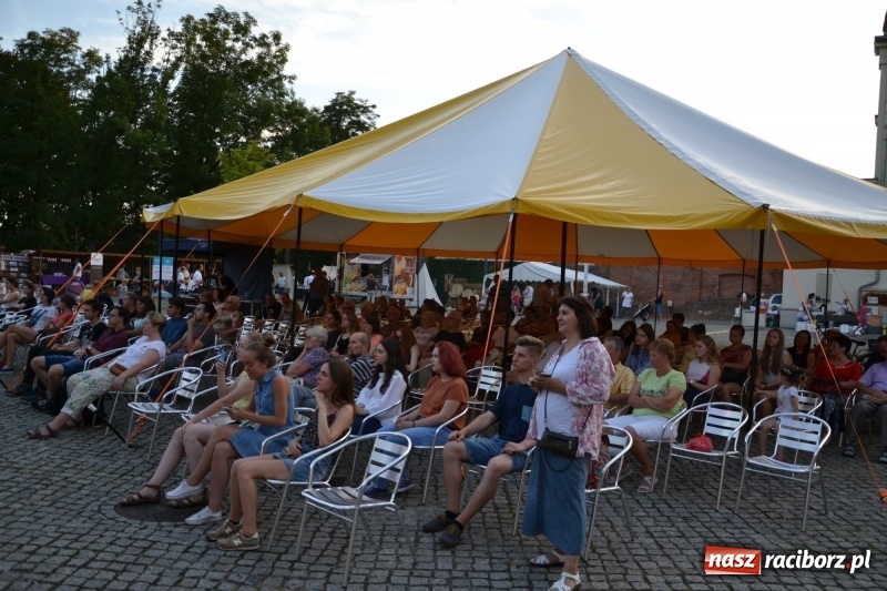 Zdjęcie w galerii na portalu naszraciborz.pl: Wieczór muzyki klasycznej na Festiwalu Kultury Chrześcijańskiej na Zamku Piastowskim  wiadomości z regionu