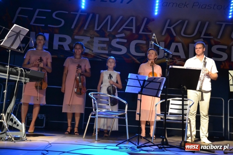 Zdjęcie w galerii na portalu naszraciborz.pl: Wieczór muzyki klasycznej na Festiwalu Kultury Chrześcijańskiej na Zamku Piastowskim  wiadomości z regionu