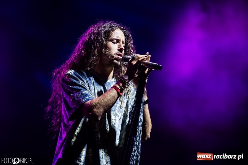 Zdjęcie w galerii na portalu naszraciborz.pl: Energetyczny koncert Michała Szpaka na finał pierwszego dnia XXV Memoriału wiadomości z regionu