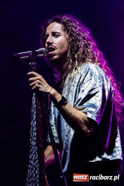 Zdjęcie w galerii na portalu naszraciborz.pl: Energetyczny koncert Michała Szpaka na finał pierwszego dnia XXV Memoriału wiadomości z regionu
