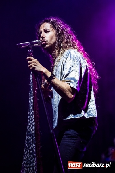 Zdjęcie w galerii na portalu naszraciborz.pl: Energetyczny koncert Michała Szpaka na finał pierwszego dnia XXV Memoriału wiadomości z regionu