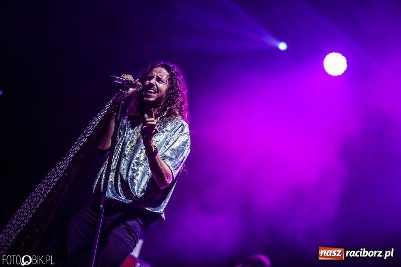 Zdjęcie w galerii na portalu naszraciborz.pl: Energetyczny koncert Michała Szpaka na finał pierwszego dnia XXV Memoriału wiadomości z regionu