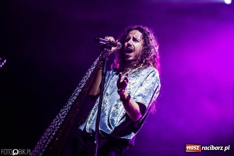 Zdjęcie w galerii na portalu naszraciborz.pl: Energetyczny koncert Michała Szpaka na finał pierwszego dnia XXV Memoriału wiadomości z regionu