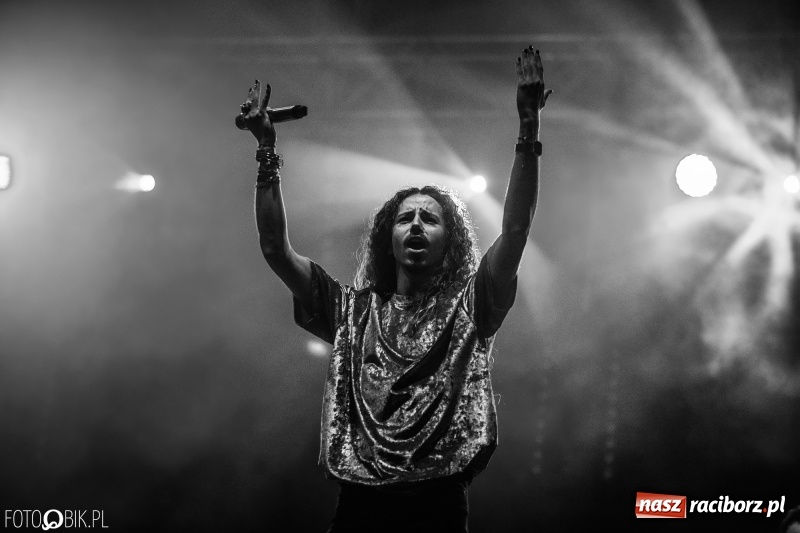 Zdjęcie w galerii na portalu naszraciborz.pl: Energetyczny koncert Michała Szpaka na finał pierwszego dnia XXV Memoriału wiadomości z regionu