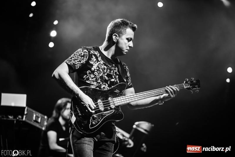 Zdjęcie w galerii na portalu naszraciborz.pl: Energetyczny koncert Michała Szpaka na finał pierwszego dnia XXV Memoriału wiadomości z regionu
