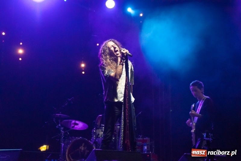 Zdjęcie w galerii na portalu naszraciborz.pl: Energetyczny koncert Michała Szpaka na finał pierwszego dnia XXV Memoriału wiadomości z regionu