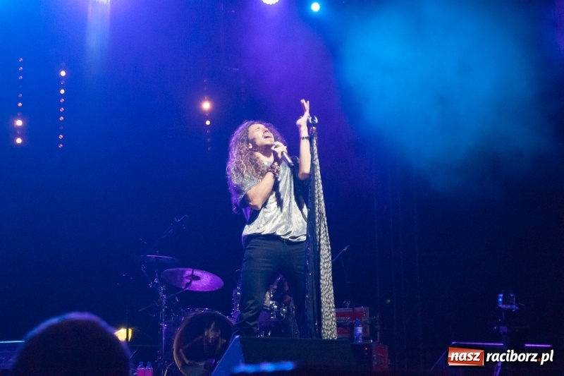 Zdjęcie w galerii na portalu naszraciborz.pl: Energetyczny koncert Michała Szpaka na finał pierwszego dnia XXV Memoriału wiadomości z regionu