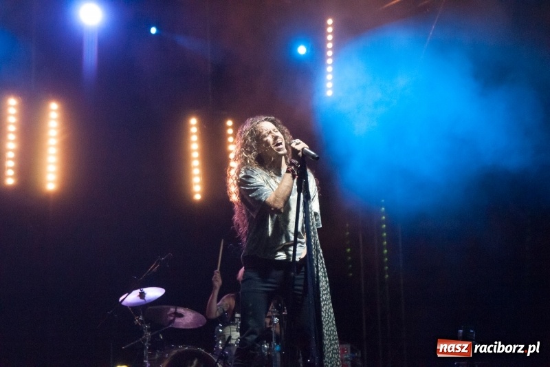 Zdjęcie w galerii na portalu naszraciborz.pl: Energetyczny koncert Michała Szpaka na finał pierwszego dnia XXV Memoriału wiadomości z regionu