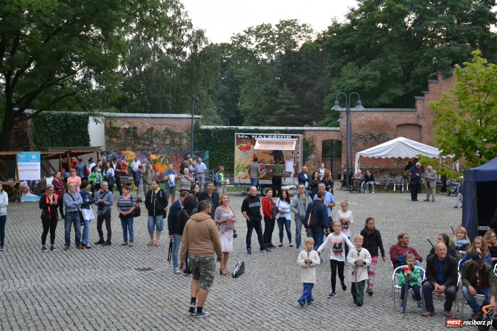 Zdjęcie w galerii na portalu naszraciborz.pl: Mate.O na zamku w Raciborzu FOTOREPORTAŻ  wiadomości z regionu