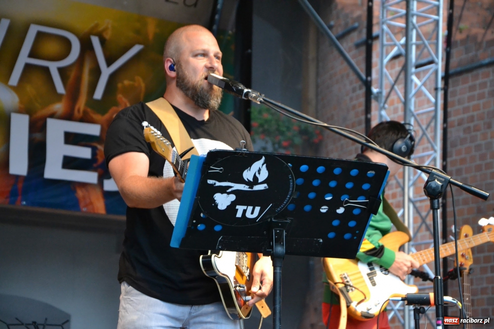 Zdjęcie w galerii na portalu naszraciborz.pl: Mate.O na zamku w Raciborzu FOTOREPORTAŻ  wiadomości z regionu