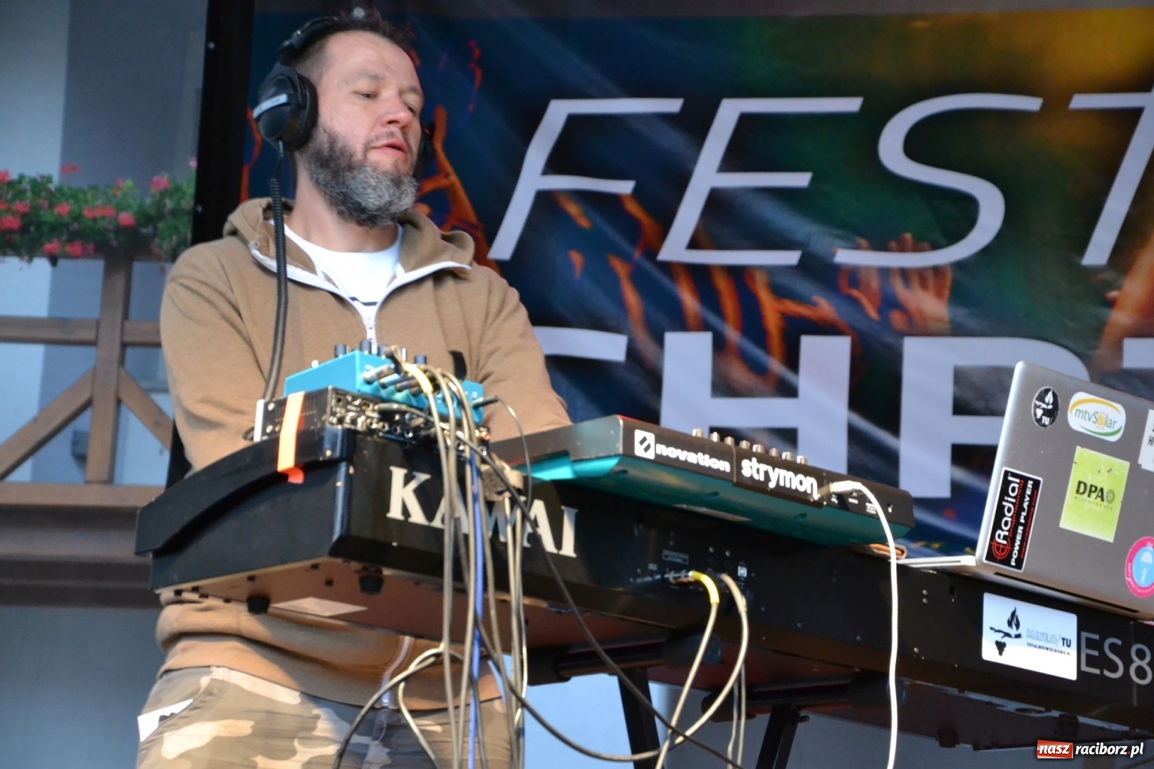 Zdjęcie w galerii na portalu naszraciborz.pl: Mate.O na zamku w Raciborzu FOTOREPORTAŻ  wiadomości z regionu