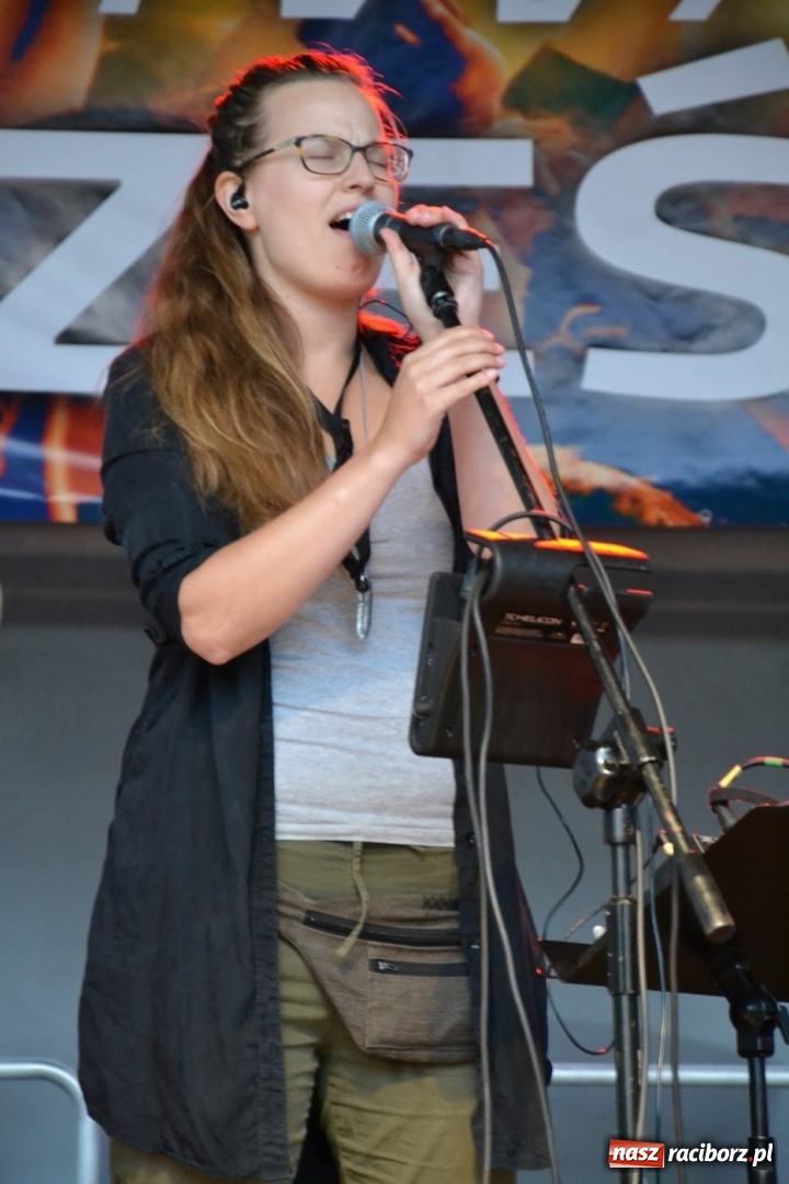 Zdjęcie w galerii na portalu naszraciborz.pl: Mate.O na zamku w Raciborzu FOTOREPORTAŻ  wiadomości z regionu