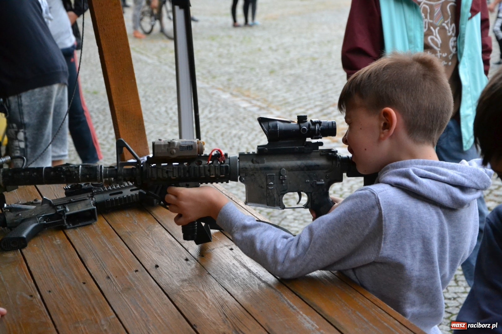Zdjęcie w galerii na portalu naszraciborz.pl: Mate.O na zamku w Raciborzu FOTOREPORTAŻ  wiadomości z regionu