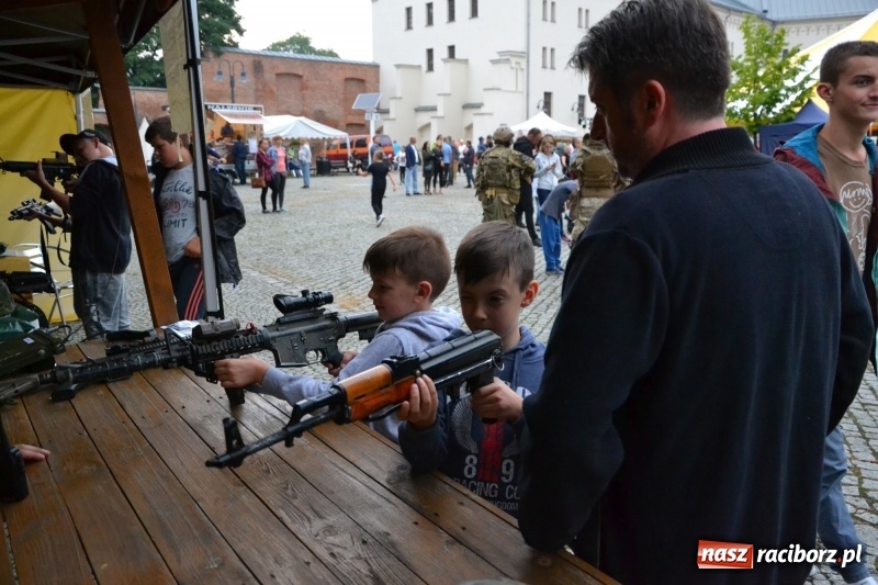Zdjęcie w galerii na portalu naszraciborz.pl: Mate.O na zamku w Raciborzu FOTOREPORTAŻ  wiadomości z regionu