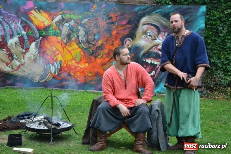 Zdjęcie w galerii na portalu naszraciborz.pl: Mate.O na zamku w Raciborzu FOTOREPORTAŻ  wiadomości z regionu