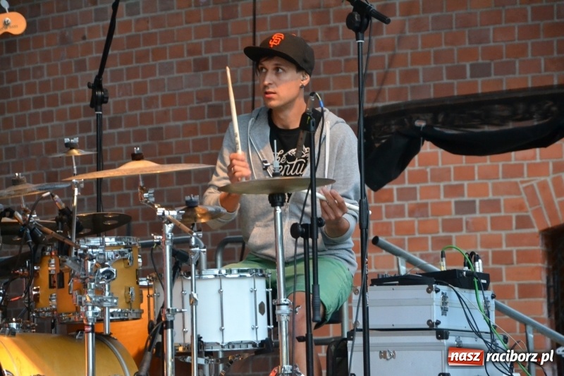 Zdjęcie w galerii na portalu naszraciborz.pl: Mate.O na zamku w Raciborzu FOTOREPORTAŻ  wiadomości z regionu