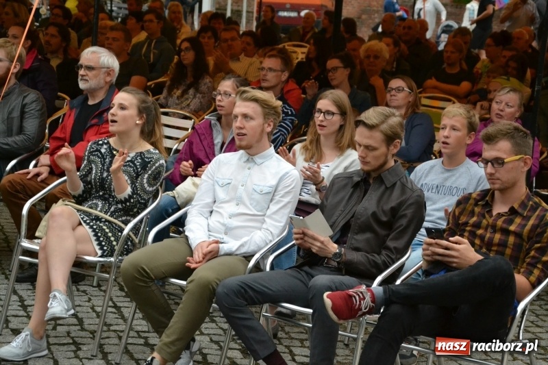 Zdjęcie w galerii na portalu naszraciborz.pl: Mate.O na zamku w Raciborzu FOTOREPORTAŻ  wiadomości z regionu