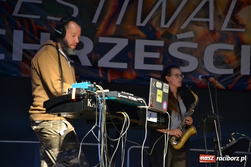 Zdjęcie w galerii na portalu naszraciborz.pl: Mate.O na zamku w Raciborzu FOTOREPORTAŻ  wiadomości z regionu