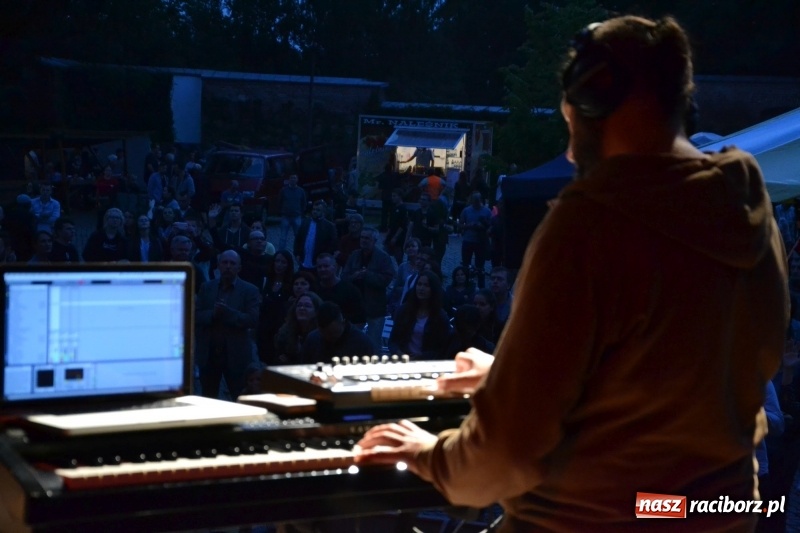 Zdjęcie w galerii na portalu naszraciborz.pl: Mate.O na zamku w Raciborzu FOTOREPORTAŻ  wiadomości z regionu