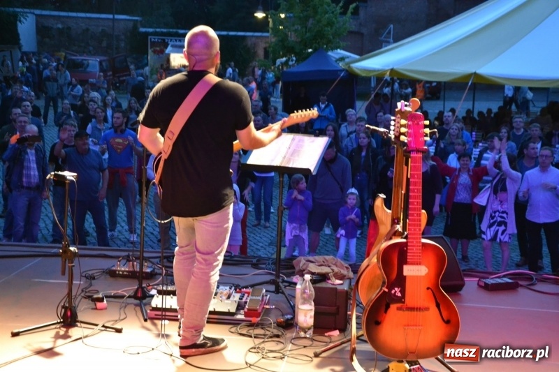 Zdjęcie w galerii na portalu naszraciborz.pl: Mate.O na zamku w Raciborzu FOTOREPORTAŻ  wiadomości z regionu