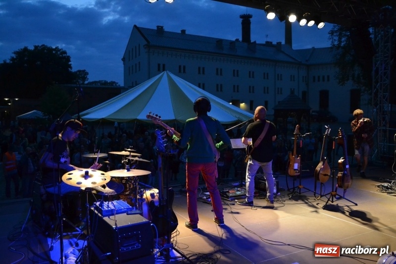 Zdjęcie w galerii na portalu naszraciborz.pl: Mate.O na zamku w Raciborzu FOTOREPORTAŻ  wiadomości z regionu