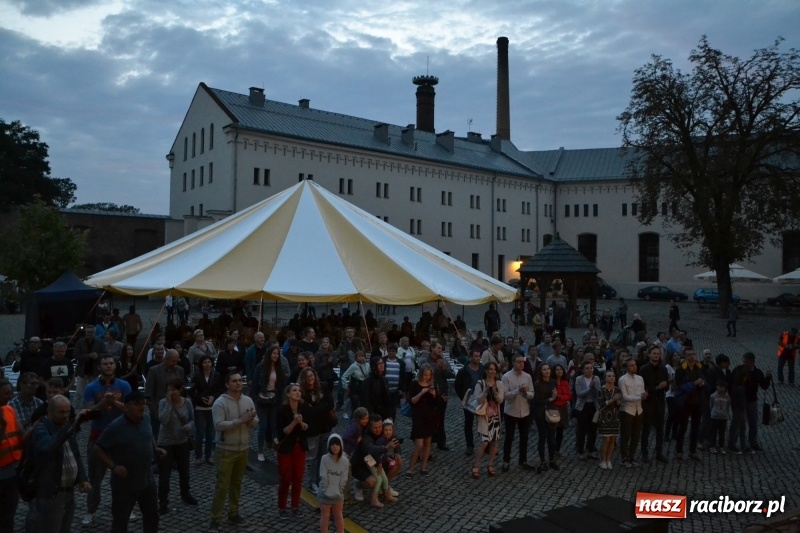 Zdjęcie w galerii na portalu naszraciborz.pl: Mate.O na zamku w Raciborzu FOTOREPORTAŻ  wiadomości z regionu