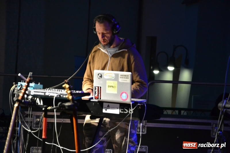 Zdjęcie w galerii na portalu naszraciborz.pl: Mate.O na zamku w Raciborzu FOTOREPORTAŻ  wiadomości z regionu