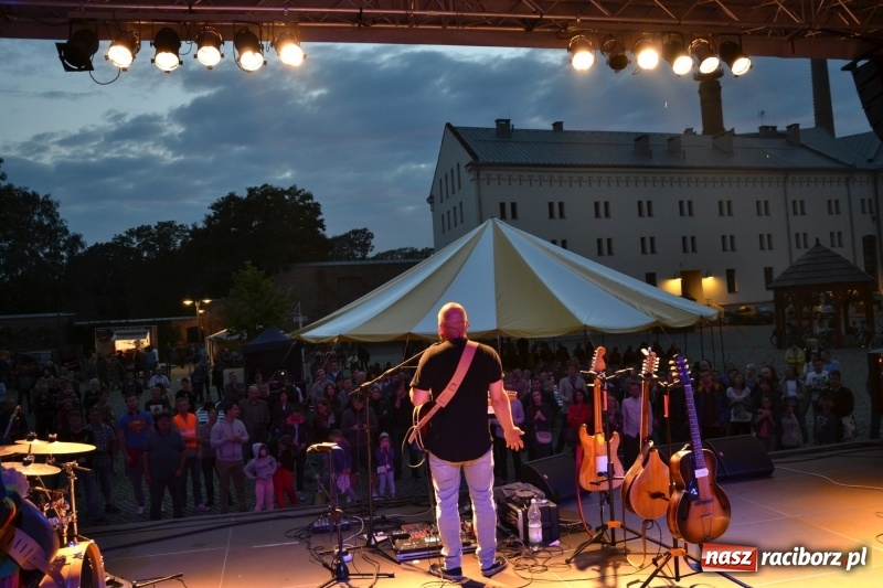 Zdjęcie w galerii na portalu naszraciborz.pl: Mate.O na zamku w Raciborzu FOTOREPORTAŻ  wiadomości z regionu
