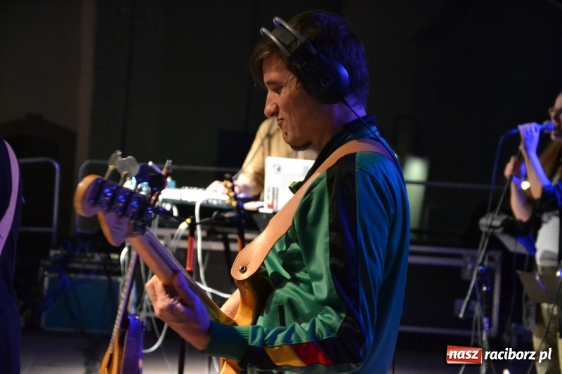 Zdjęcie w galerii na portalu naszraciborz.pl: Mate.O na zamku w Raciborzu FOTOREPORTAŻ  wiadomości z regionu