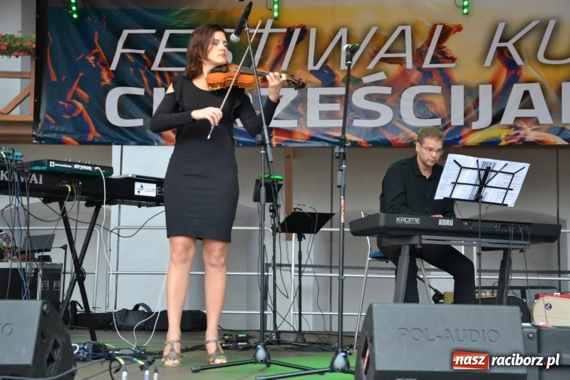 Zdjęcie w galerii na portalu naszraciborz.pl: Mate.O na zamku w Raciborzu FOTOREPORTAŻ  wiadomości z regionu