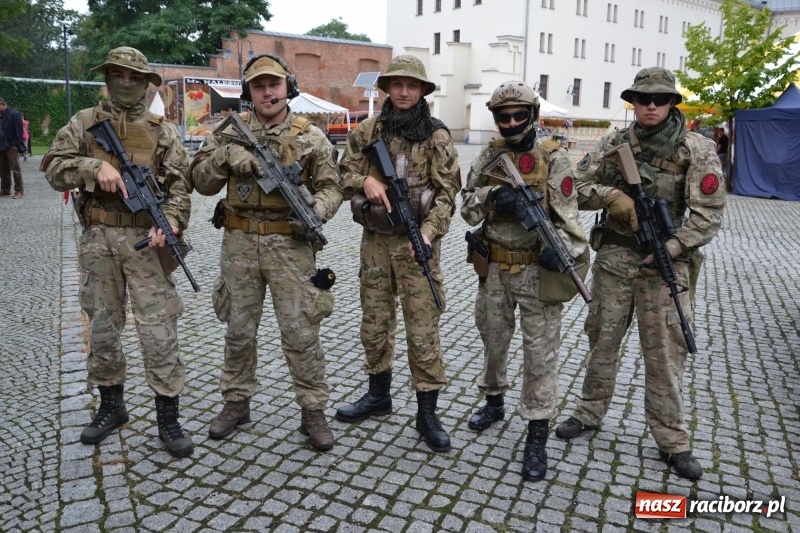 Zdjęcie w galerii na portalu naszraciborz.pl: Mate.O na zamku w Raciborzu FOTOREPORTAŻ  wiadomości z regionu