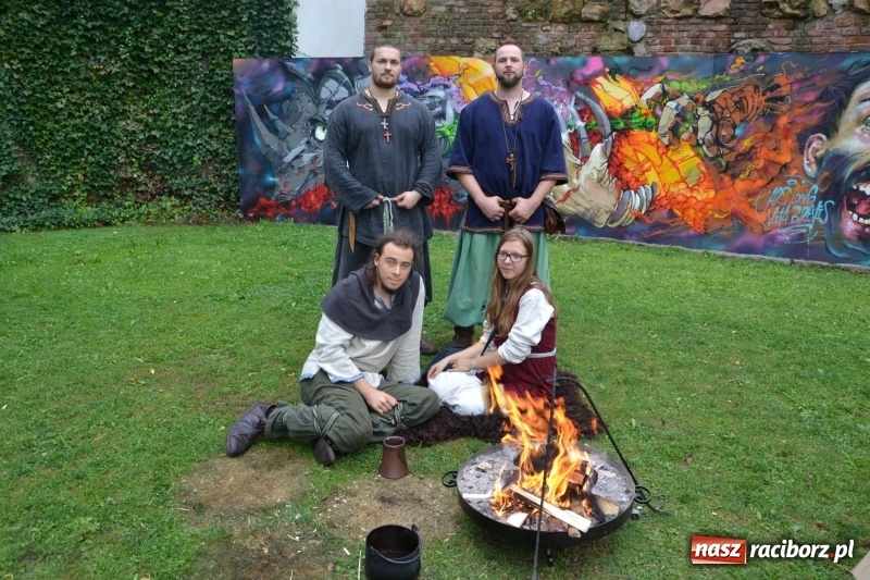 Zdjęcie w galerii na portalu naszraciborz.pl: Mate.O na zamku w Raciborzu FOTOREPORTAŻ  wiadomości z regionu